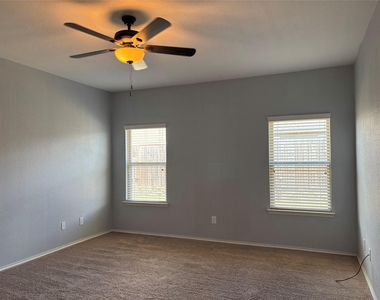 1122 Bellevue Drive - Photo Thumbnail 7