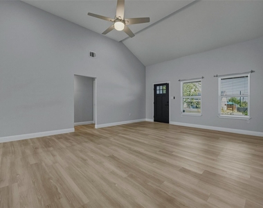 324 Hillcroft Road - Photo Thumbnail 9