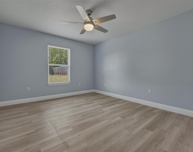 324 Hillcroft Road - Photo Thumbnail 11