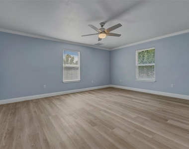 324 Hillcroft Road - Photo Thumbnail 12