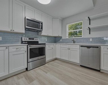 324 Hillcroft Road - Photo Thumbnail 8