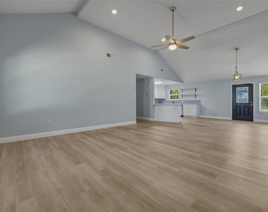 324 Hillcroft Road - Photo Thumbnail 4