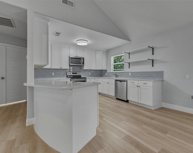 324 Hillcroft Road - Photo Thumbnail 6