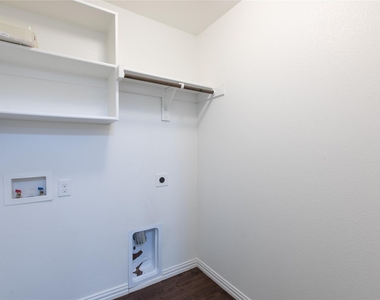 905 Silverbell Street - Photo Thumbnail 19