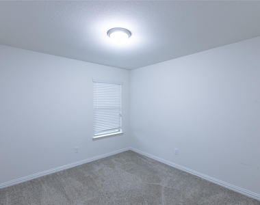 905 Silverbell Street - Photo Thumbnail 17