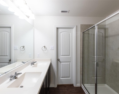 905 Silverbell Street - Photo Thumbnail 12