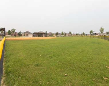 905 Silverbell Street - Photo Thumbnail 24
