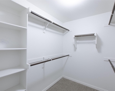905 Silverbell Street - Photo Thumbnail 13
