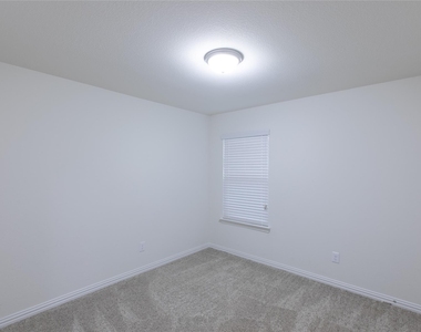 905 Silverbell Street - Photo Thumbnail 14