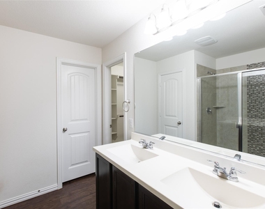 905 Silverbell Street - Photo Thumbnail 11