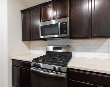905 Silverbell Street - Photo Thumbnail 6