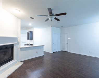 905 Silverbell Street - Photo Thumbnail 4
