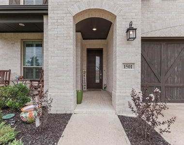 1501 Misty Pasture Way - Photo Thumbnail 4