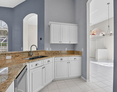 10031 Lexington Estates Boulevard - Photo Thumbnail 7
