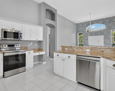 10031 Lexington Estates Boulevard - Photo Thumbnail 8