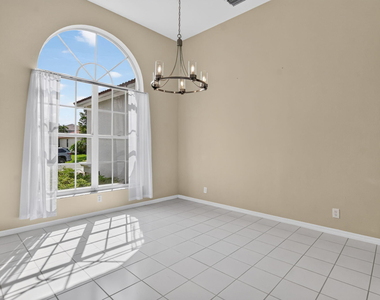 10031 Lexington Estates Boulevard - Photo Thumbnail 3