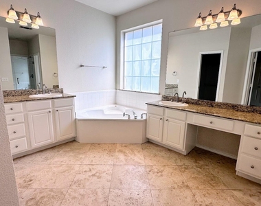 8813 Arbor Creek Lane - Photo Thumbnail 11