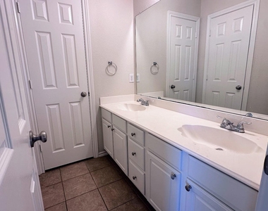8813 Arbor Creek Lane - Photo Thumbnail 26