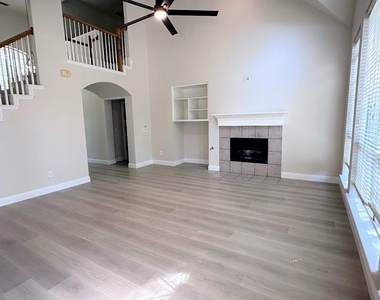 8813 Arbor Creek Lane - Photo Thumbnail 4