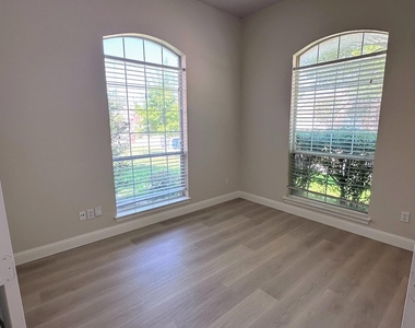 8813 Arbor Creek Lane - Photo Thumbnail 16