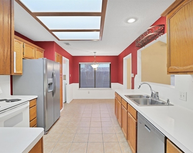 2118 Churchill Downs Drive - Photo Thumbnail 13
