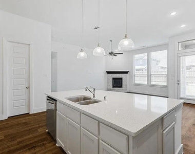 1417 Sumner Street - Photo Thumbnail 6