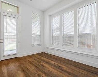 1417 Sumner Street - Photo Thumbnail 23