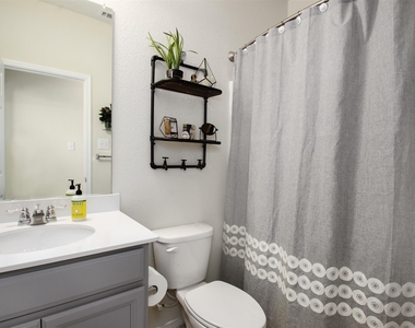 3124 Walker Creek Drive - Photo Thumbnail 7
