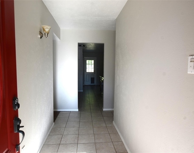 114 W Way Drive - Photo Thumbnail 1