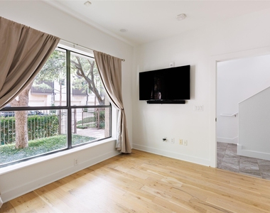 4111 Newton Avenue - Photo Thumbnail 4