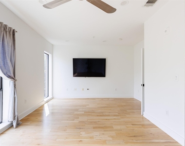 4111 Newton Avenue - Photo Thumbnail 31