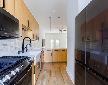 4111 Newton Avenue - Photo Thumbnail 9
