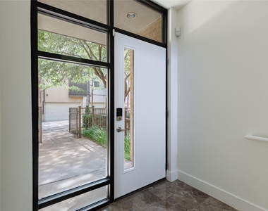 4111 Newton Avenue - Photo Thumbnail 3