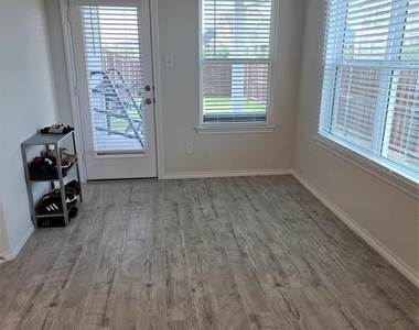 3013 Apple Creek Avenue - Photo Thumbnail 7