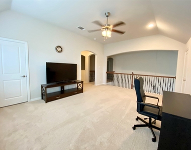 2332 Stallion Street - Photo Thumbnail 4
