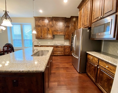 2332 Stallion Street - Photo Thumbnail 3