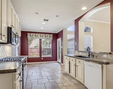 630 Waterview Drive - Photo Thumbnail 10