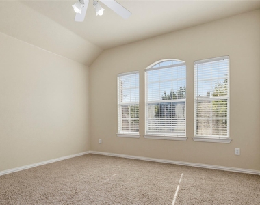 630 Waterview Drive - Photo Thumbnail 3