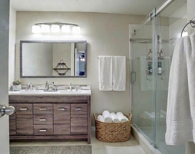 1404 Marble Street - Photo Thumbnail 9