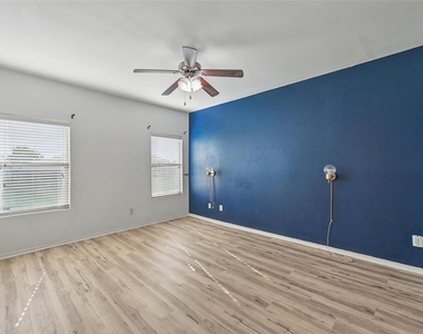 704 San Miguel Trail - Photo Thumbnail 10