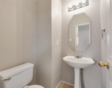 2209 Norwich Place - Photo Thumbnail 11