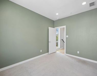 2630 Calvin Street - Photo Thumbnail 14