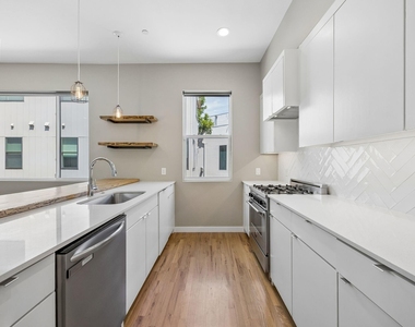 2630 Calvin Street - Photo Thumbnail 5