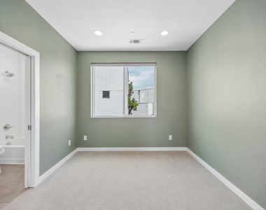 2630 Calvin Street - Photo Thumbnail 15