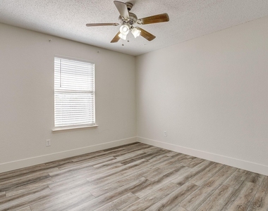 326 Pecos Drive - Photo Thumbnail 19
