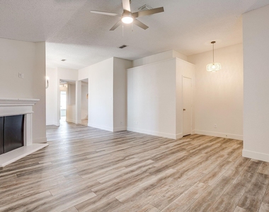 326 Pecos Drive - Photo Thumbnail 3