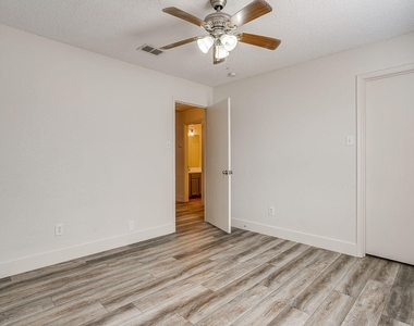 326 Pecos Drive - Photo Thumbnail 20