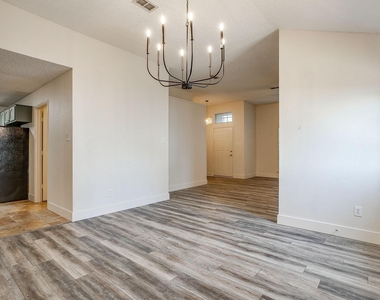 326 Pecos Drive - Photo Thumbnail 6