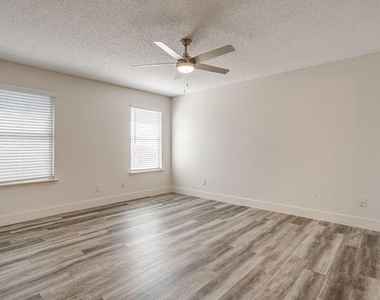 326 Pecos Drive - Photo Thumbnail 21