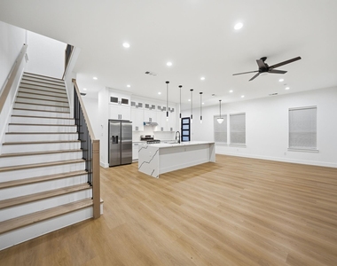 310 E 7th Street - Photo Thumbnail 9